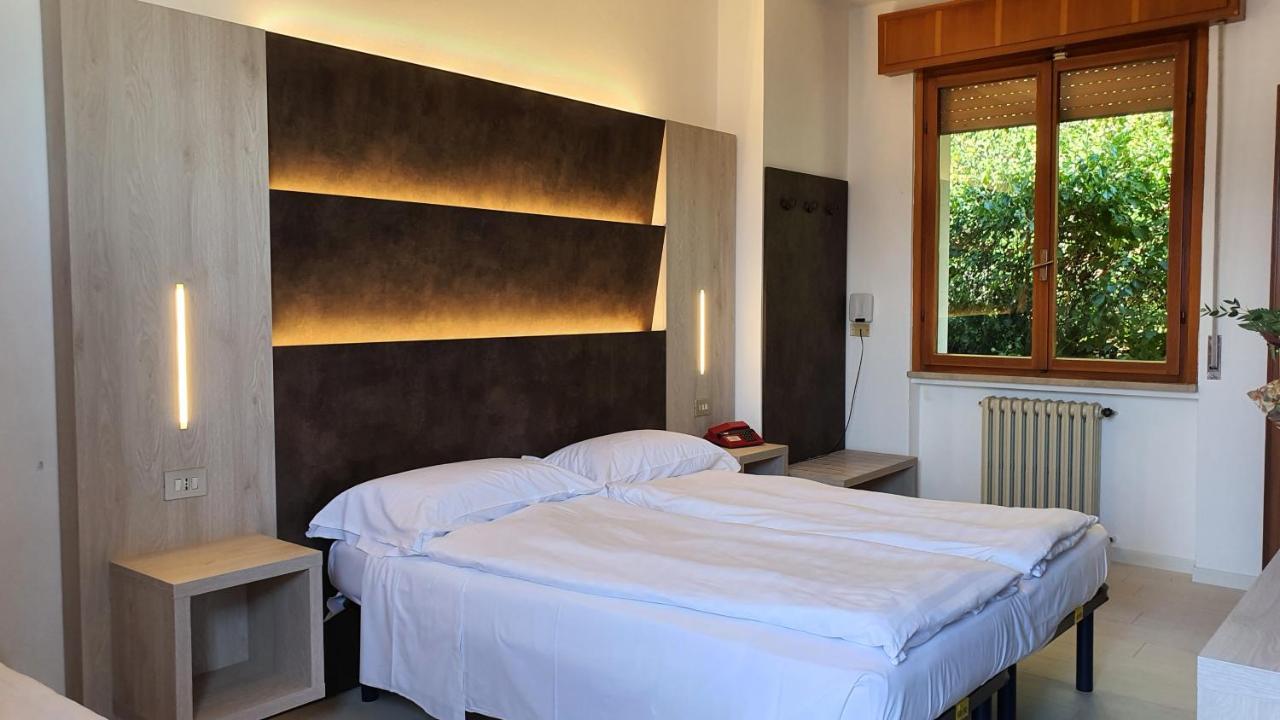 ברנצונה סול גארדה Hotel Merano מראה חיצוני תמונה