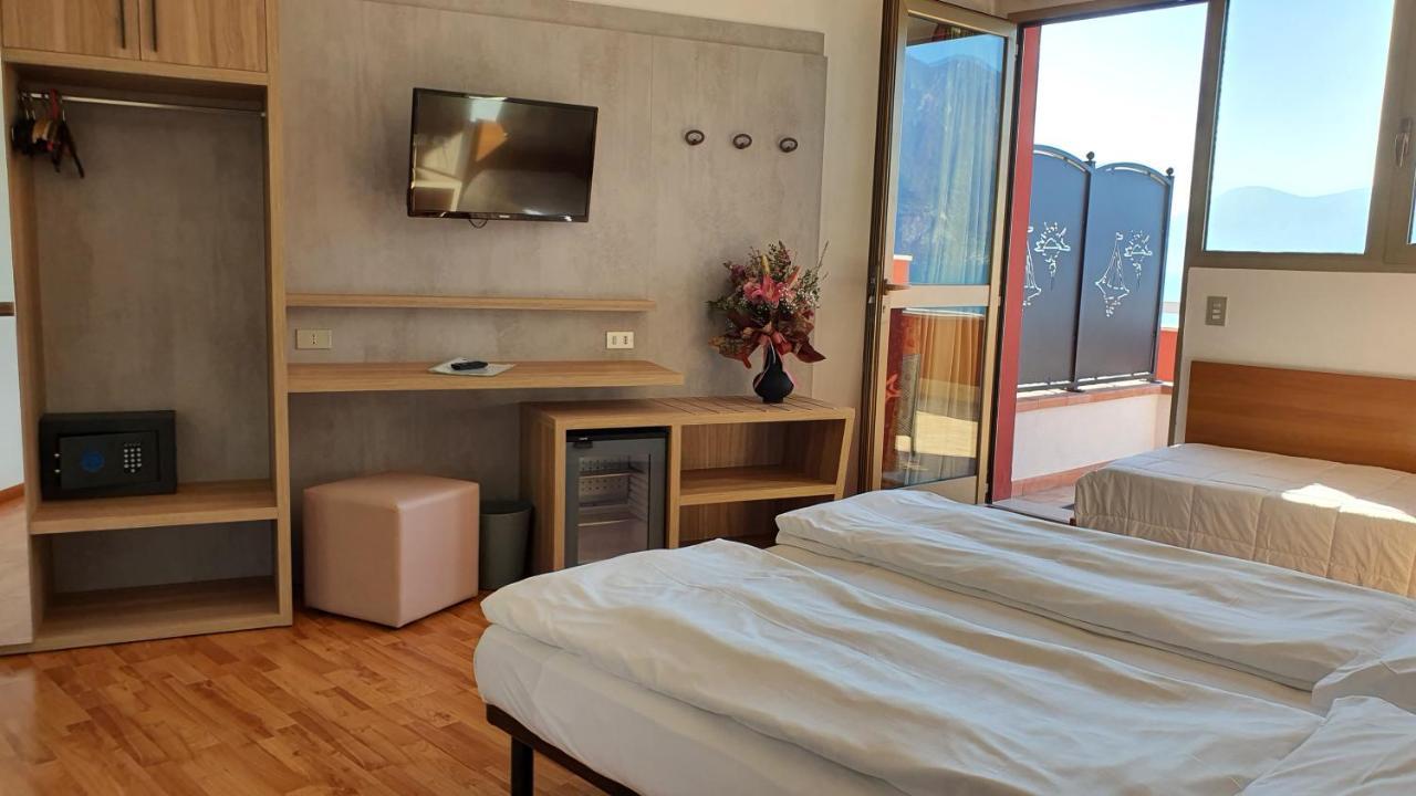 ברנצונה סול גארדה Hotel Merano מראה חיצוני תמונה