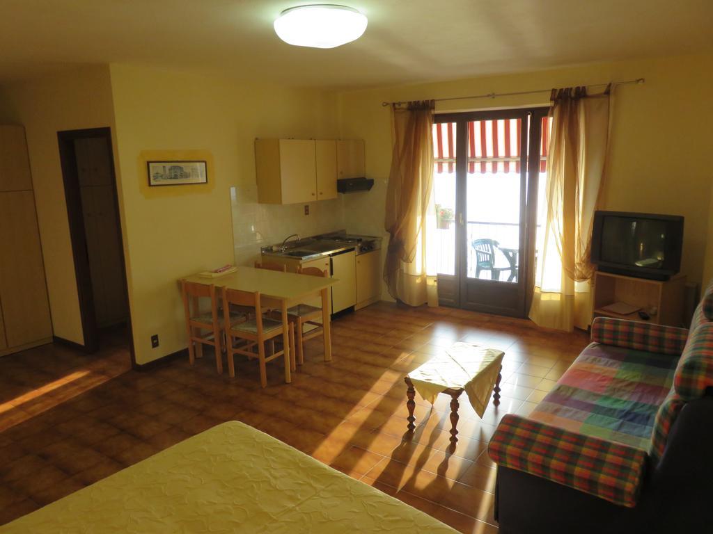 ברנצונה סול גארדה Hotel Merano מראה חיצוני תמונה