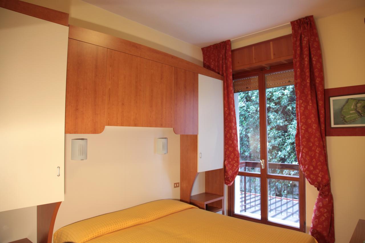 ברנצונה סול גארדה Hotel Merano מראה חיצוני תמונה